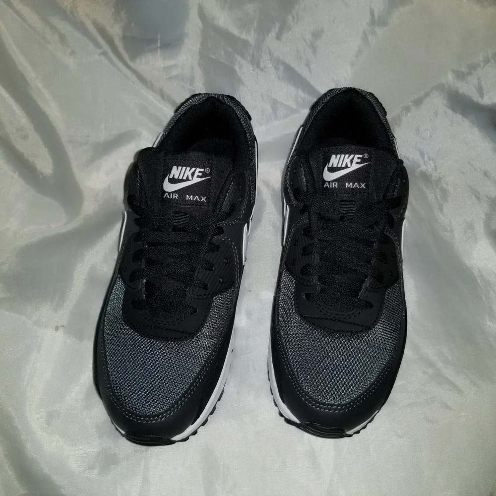 Nike Air Max 90 Sneakers Mens 8 Black White Wolf Grey Excellent CN8490-002